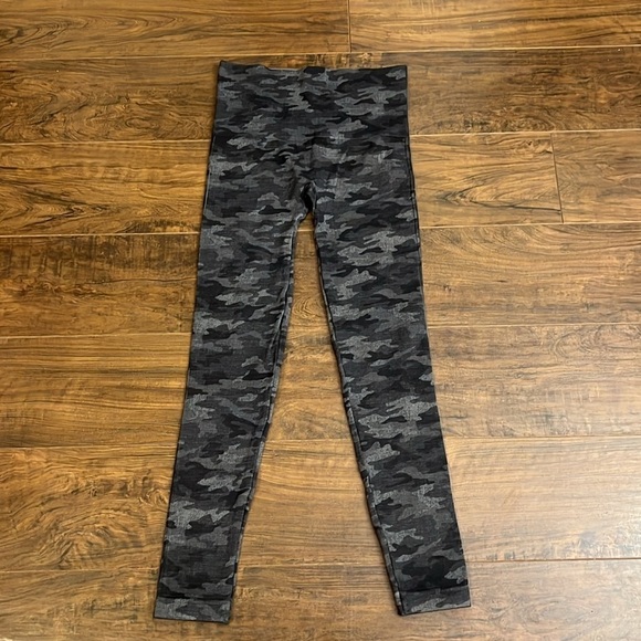 SPANX Camo Leggings, Sz. M. - Picture 4 of 7